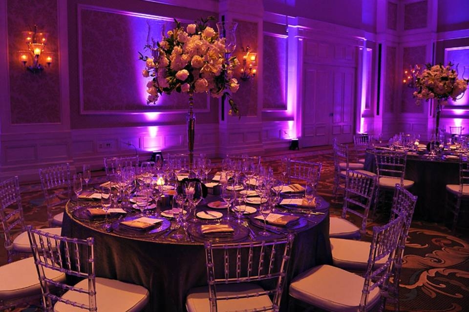 Éclairage architectural de la salle